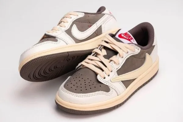Air Jordan 1 Low Travis Scott “Reverse Mocha” - Immagine 4