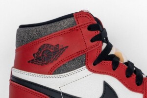 Air Jordan 1 «Lost and Found»