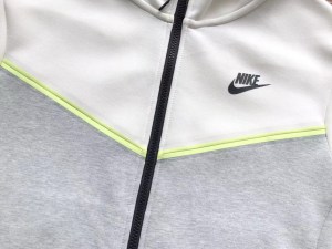 Sudadera y pantalón Nike Tech «Neon Grey»