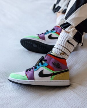 Air Jordan 1 High «SE Multi Color»