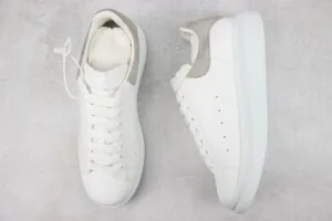 Alexander McQueen «Light Grey»