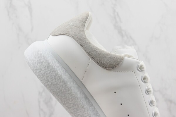 Alexander McQueen Light Grey, las Alexander McQueen de color gris.