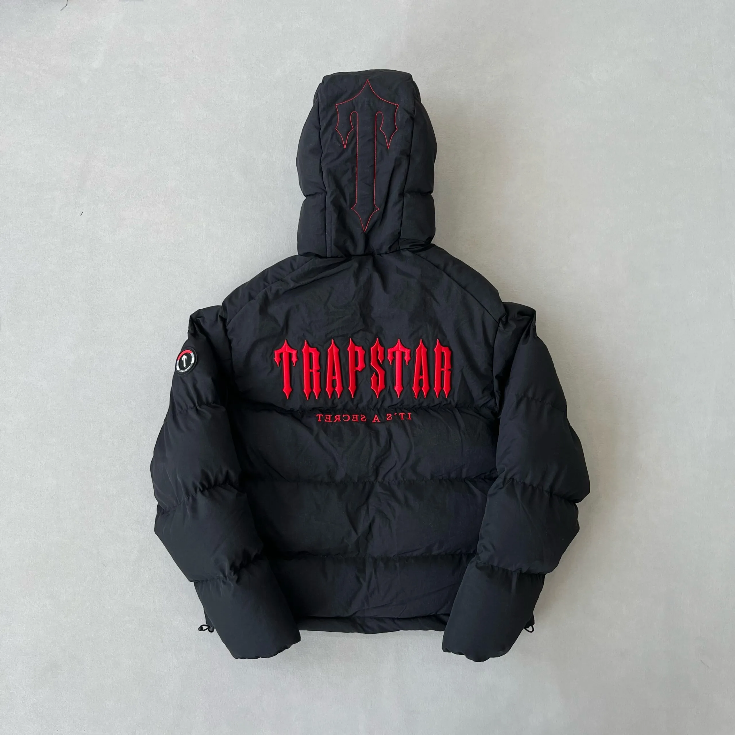 купете яке trapstar Червен